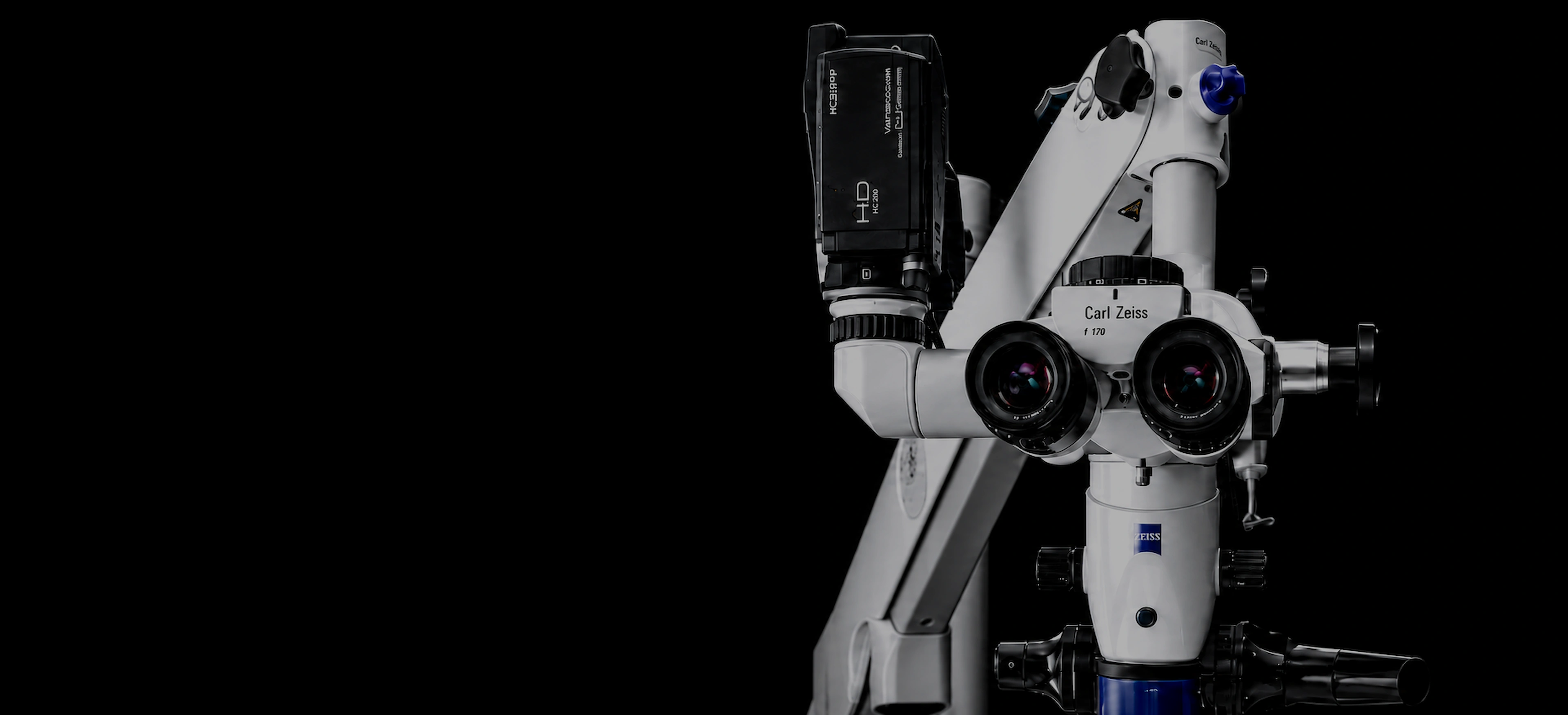 Операційний мікроскоп Carl Zeiss в кабінеті клініки Microclinic